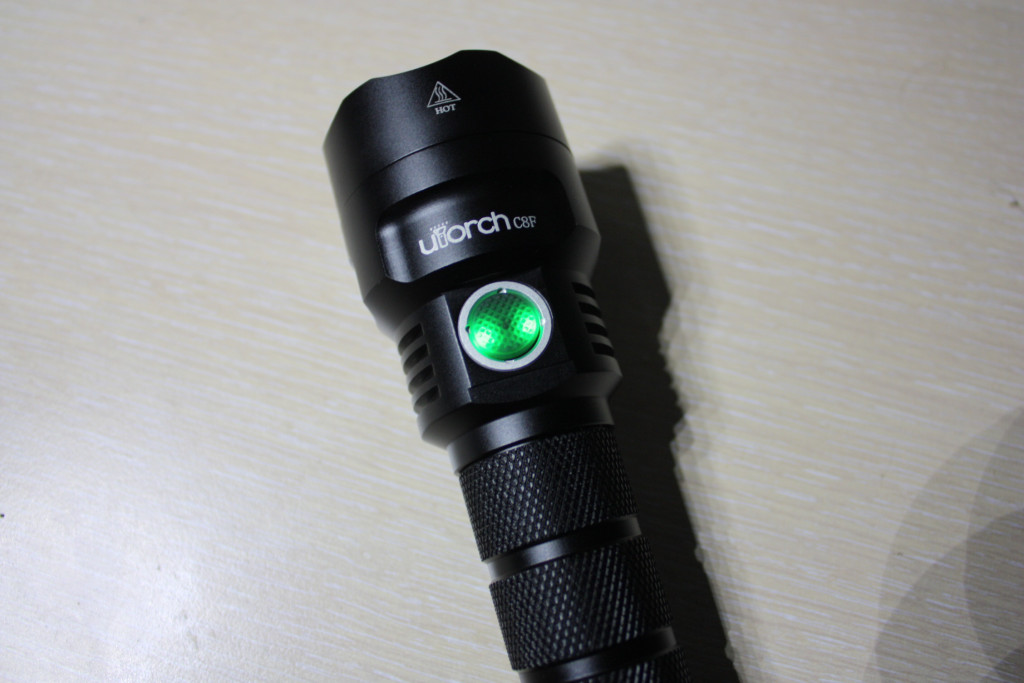 Светодиодный фонарь Utorch C8F. Новая версия с питанием от 21700. Обзор и разбор
