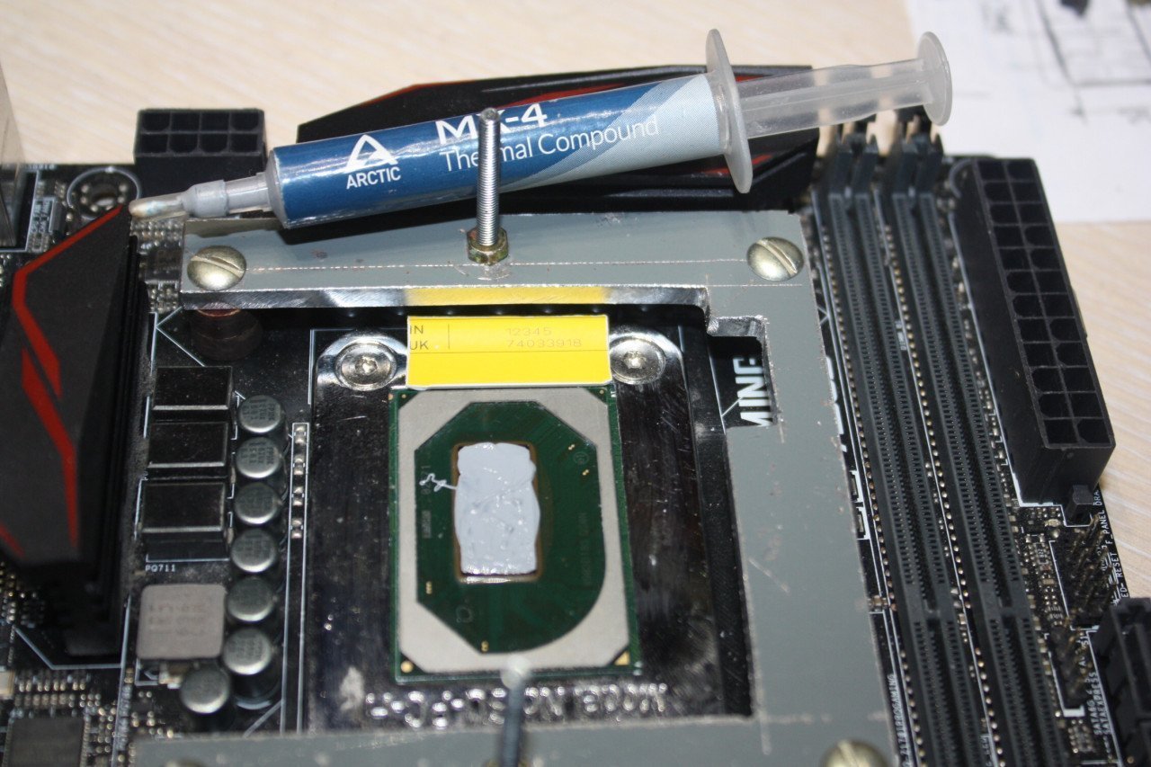 Процессор Intel Xeon E-2286M/QS0N (Coffee Lake-H, 8C16T). Топовый супермутант